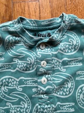 Lewis Alligator Henley Long-Sleeve Shirt, EUC